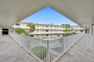 1895 Venice Park Dr APT A18, North Miami, FL 33181, - MLS#A11929679