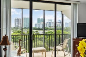 3401 N Country Club Dr 819, Aventura