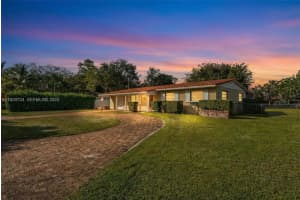 8345 Sw 98th St, Miami 8345 Sw 98th St, Miami