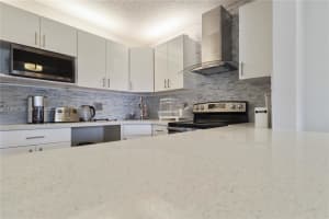 313 Knotty Pine Cir A-2 Green Acres, FL 33463 - MLS#A11929740