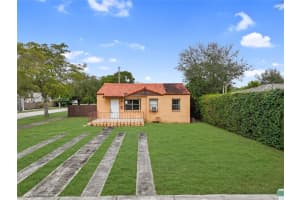 389 Lafayette Dr, Miami Springs