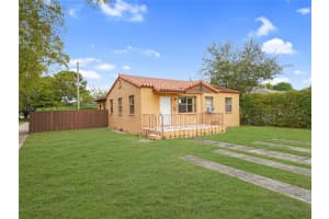 389 Lafayette Dr Miami Springs, FL 33166 - MLS#A11929745