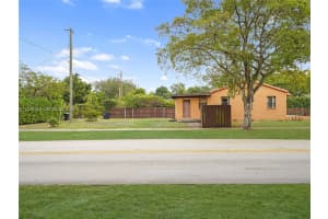 389 Lafayette Dr Miami Springs, FL 33166 - MLS#A11929745