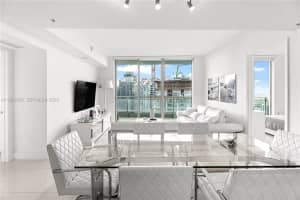 92 SW 3rd St APT 4704, Miami, FL 33130, - MLS#A11929760