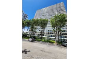 3701 N Country Club Dr 2204, Aventura