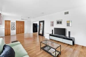 2250 Bay Dr APT 17, Miami Beach, FL 33141, - MLS#A11929789