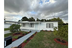 621 E 13th St Hialeah, FL 33010 - MLS#A11929868