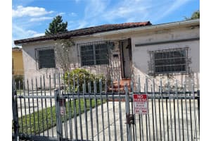 1040 Nw 28th Ave Miami, FL 33125 - MLS#A11929883