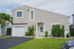 19907 Nw 67th Ct, Hialeah