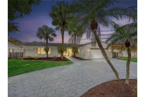 8451 Dundee Ter, Miami Lakes