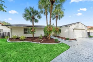 8451 Dundee Ter Miami Lakes, FL 33016 - MLS#A11929938