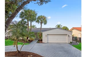 8451 Dundee Ter Miami Lakes, FL 33016 - MLS#A11929938