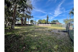 633 Nw 14th Ter Fort Lauderdale, FL 33311 - MLS#A11930104