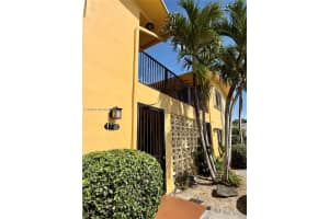 1733 Mayo St 2 Hollywood, FL 33020 - MLS#A11930155