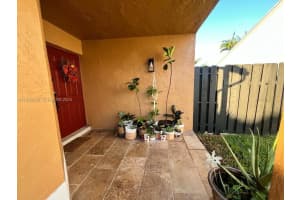 930 Sw 109th Ave ., Pembroke Pines