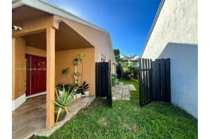 930 SW 109th Ave, Pembroke Pines, FL 33025, - MLS#A11930168