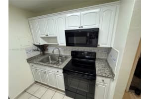 677 SW 9th Ave APT 212, Miami, FL 33130, - MLS#A11930328