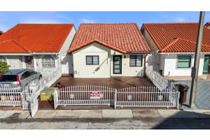 2737 W 55th Pl, Hialeah