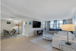 100 Golden Isles Dr 101 Hallandale Beach, FL 33009 - MLS#A11930366