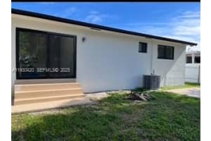 4990 E Palm Ct Hialeah, FL 33013 - MLS#A11930420