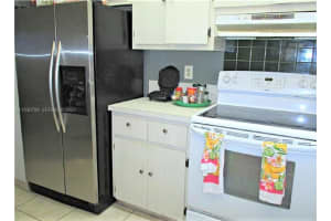 2451 Nw 41st Ave 302, Lauderhill