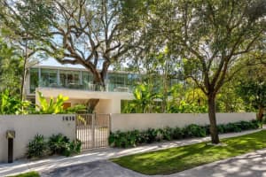 1616 Onaway Dr Miami, FL 33133 - MLS#A11930823