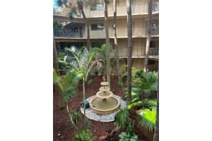 8635 Nw 8th St 210, Miami