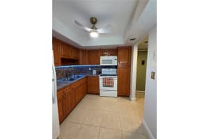 1100 Saint Charles Pl L6 Pembroke Pines, FL 33026 - MLS#A11930973