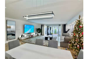 934 Ne 27th Ave Hallandale Beach, FL 33009 - MLS#A11930983