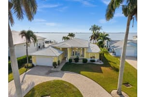 264 Bayshore Dr, Cape Coral