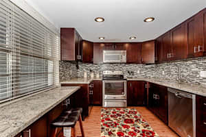 625 Oaks Dr 503, Pompano Beach