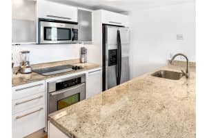 185 SW 7th St APT 2701, Miami, FL 33130, - MLS#A11931354