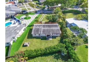 1835 N Hibiscus Dr North Miami, FL 33181 - MLS#A11931568