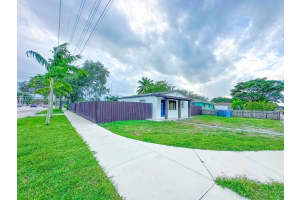 4000 SW 28th St, West Park, FL 33023, - MLS#A11931657