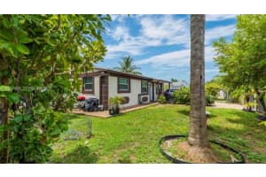 901 Nw 34th Ter Lauderhill, FL 33311 - MLS#A11931663