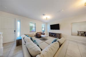 5110 Eucalyptus Dr 3 Hollywood, FL 33021 - MLS#A11931700