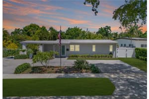 1945 S Hibiscus Dr, North Miami