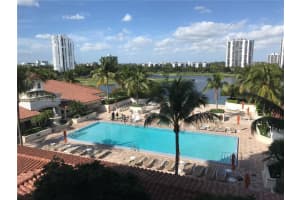 19900 E Country Club Dr 812, Aventura