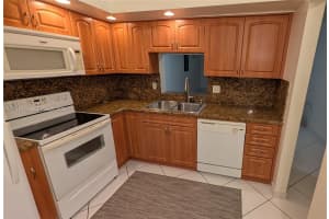 301 Ne 14th Ave 404 Hallandale Beach, FL 33009 - MLS#A11931952