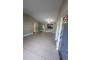 471 Ne 210th Cir Ter 204-14, Miami