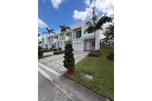 10248 Nw 71st Ter Doral, FL 33178 - MLS#A11932040