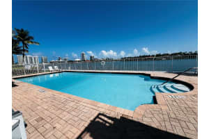 946 Bay Dr 2 Miami Beach, FL 33141 - MLS#A11932041