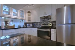 470 Paradise Isle Blvd 309 Hallandale Beach, FL 33009 - MLS#A11932099