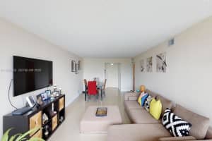 1000 Parkview Dr 301 Hallandale Beach, FL 33009 - MLS#A11932205