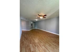 8215 Lake Dr 407, Doral