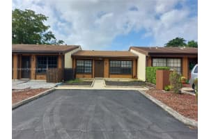 2320 Elm Ct Pembroke Pines, FL 33026 - MLS#A11932315