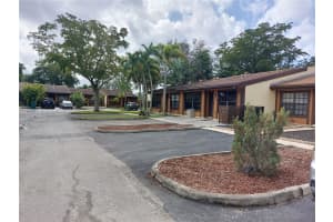 2320 Elm Ct Pembroke Pines, FL 33026 - MLS#A11932315