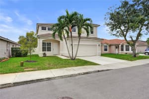 16452 Nw 22nd St Pembroke Pines, FL 33028 - MLS#A11932349