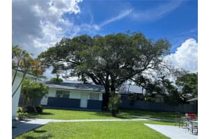 325 NE 2nd St #4, Hallandale Beach, FL 33009, - MLS#A11932473