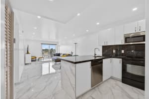 8250 Byron Ave 401 Miami Beach, FL 33141 - MLS#A11932474